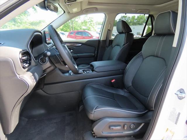 Photo of 2025 Platinum White Pearl Honda Pilot