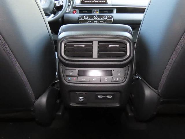 Photo of 2025 Platinum White Pearl Honda Pilot
