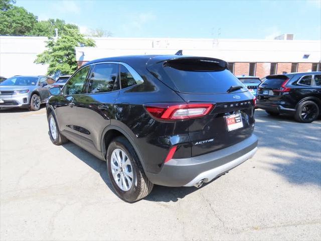 Photo of 2024 Agate Black Metallic Ford Escape
