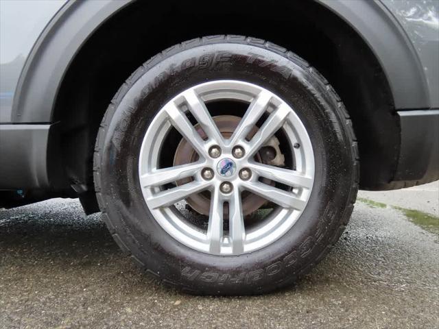 Photo of 2022 Carbonized Gray Metallic Ford Explorer