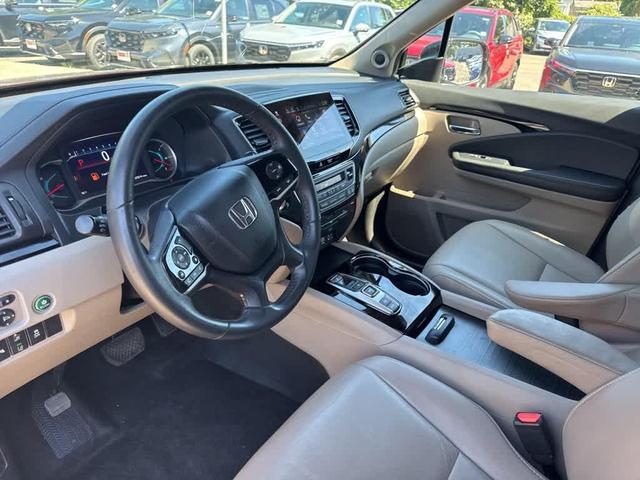 Photo of 2022 Deep Scarlet Pearl Honda Pilot