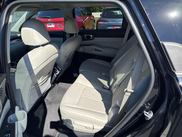 Photo of 2021 Ebony Black Kia Sorento