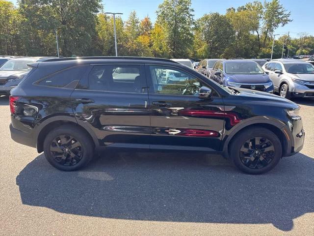 Photo of 2021 Ebony Black Kia Sorento