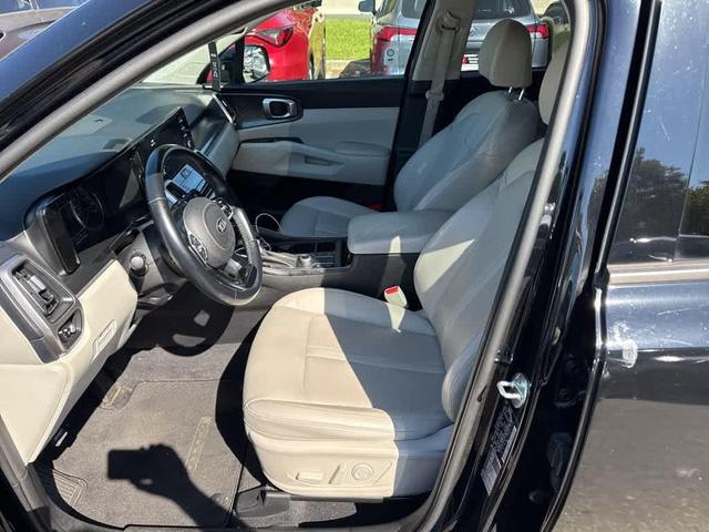 Photo of 2021 Ebony Black Kia Sorento