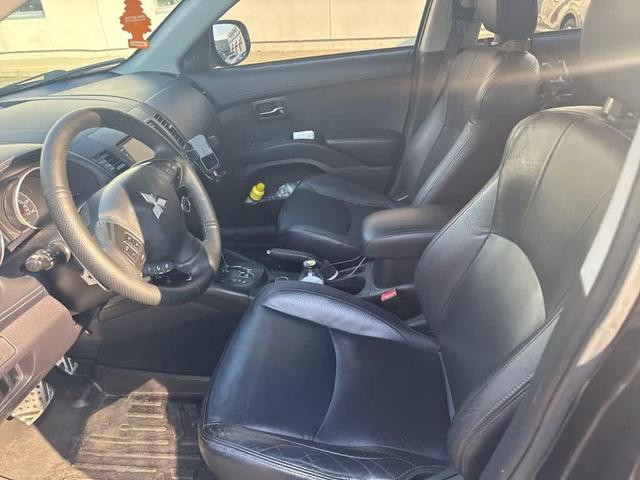 Photo of 2010 Black Mitsubishi Outlander