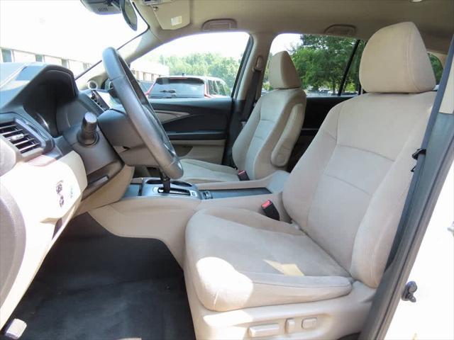 Photo of 2019 White Diamond Pearl Honda Pilot
