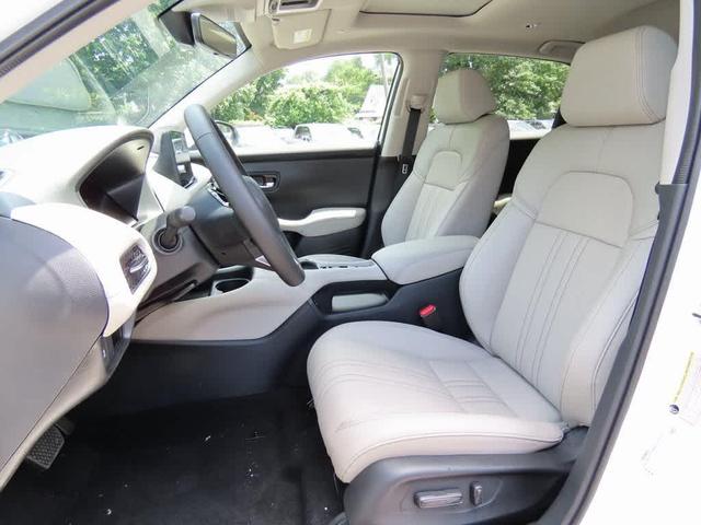 Photo of 2026 Platinum White Pearl Honda HR-V