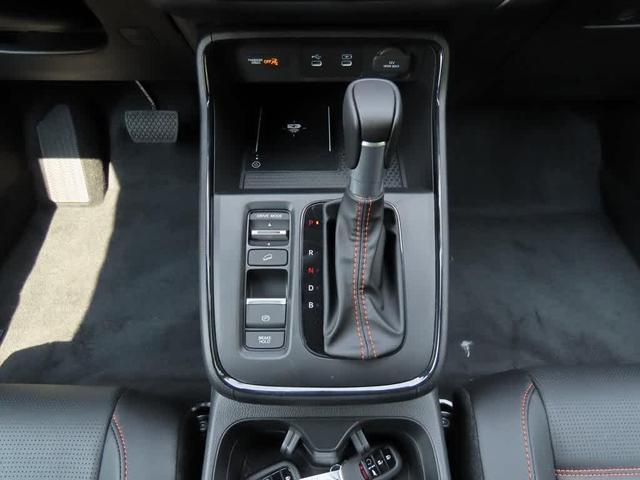 Photo of 2026 Platinum White Pearl Honda CR-V Hybrid