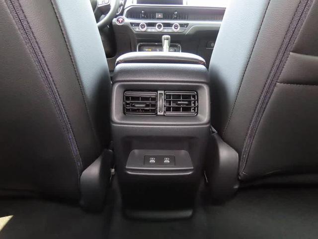 Photo of 2026 Platinum White Pearl Honda CR-V Hybrid
