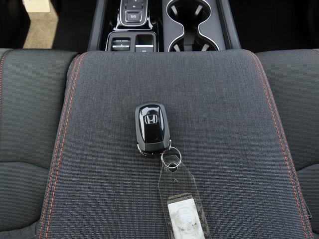 Photo of 2025 White Honda Pilot