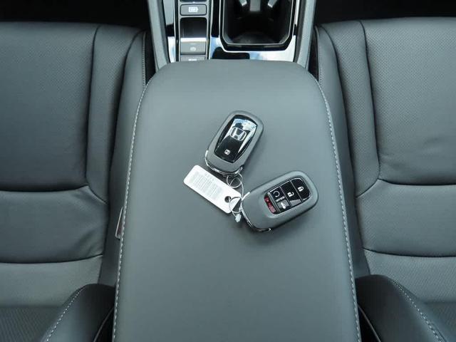 Photo of 2025 Solar Silver Metallic Honda Accord Hybrid