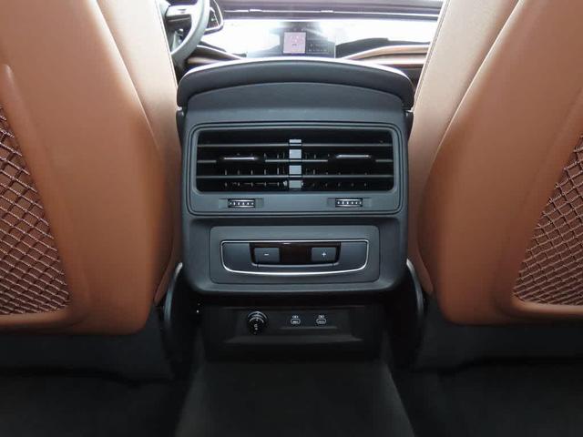 Photo of 2025 Mythos Black Metallic Audi Q7