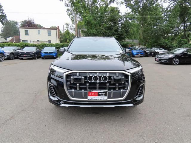 Photo of 2025 Mythos Black Metallic Audi Q7