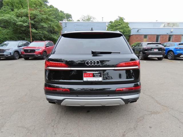 Photo of 2025 Mythos Black Metallic Audi Q7