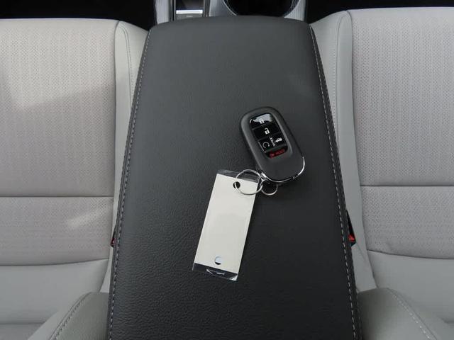 Photo of 2025 Platinum White Pearl Honda Civic Hybrid