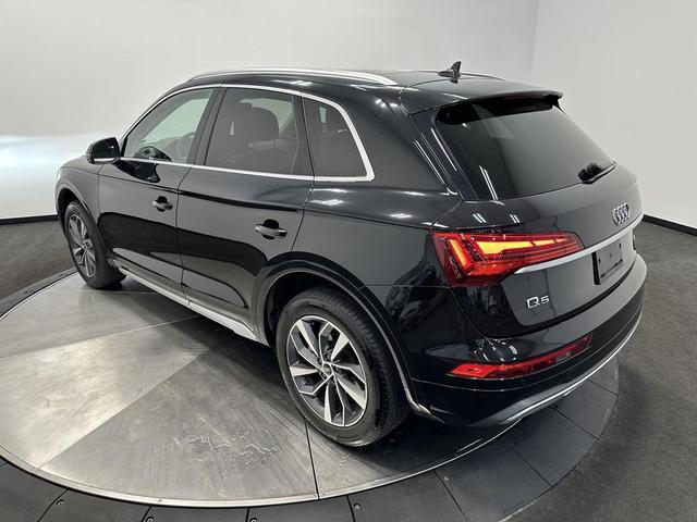 Photo of 2021 Mythos Black Metallic Audi Q5