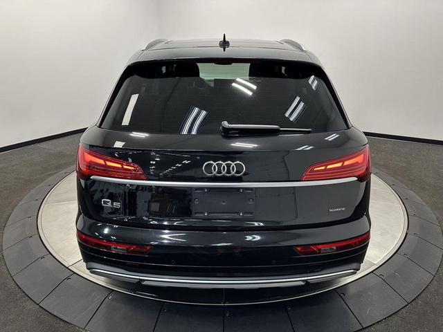 Photo of 2021 Mythos Black Metallic Audi Q5