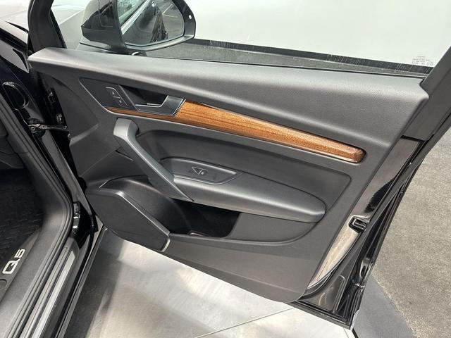 Photo of 2021 Mythos Black Metallic Audi Q5