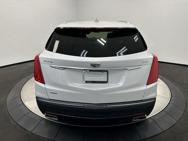 Photo of 2017 Crystal White Tricoat Cadillac XT5