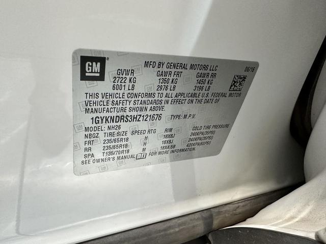 Photo of 2017 Crystal White Tricoat Cadillac XT5