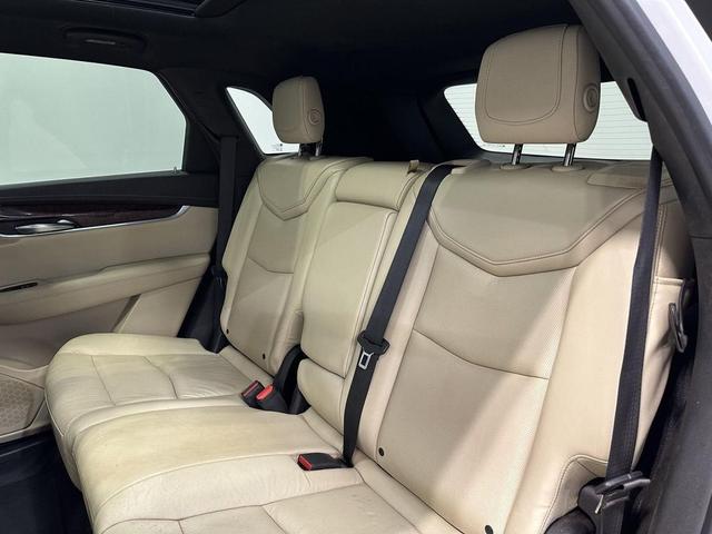 Photo of 2017 Crystal White Tricoat Cadillac XT5