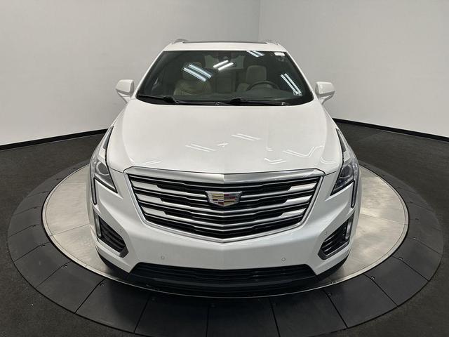 Photo of 2017 Crystal White Tricoat Cadillac XT5