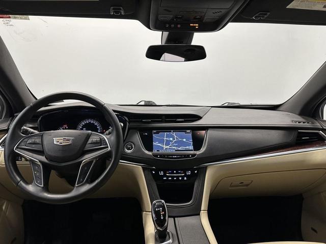 Photo of 2017 Crystal White Tricoat Cadillac XT5