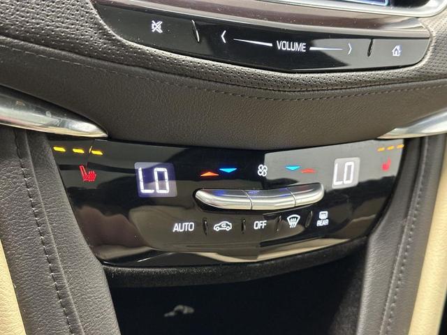 Photo of 2017 Crystal White Tricoat Cadillac XT5