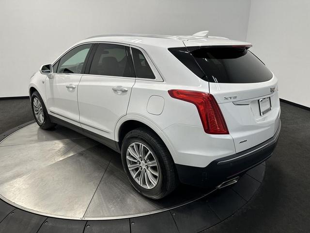 Photo of 2017 Crystal White Tricoat Cadillac XT5