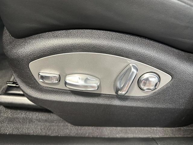 Photo of 2025 Volcano Grey Metallic Porsche Macan