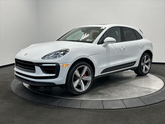 Photo of 2023 Carrara White Metallic Porsche Macan