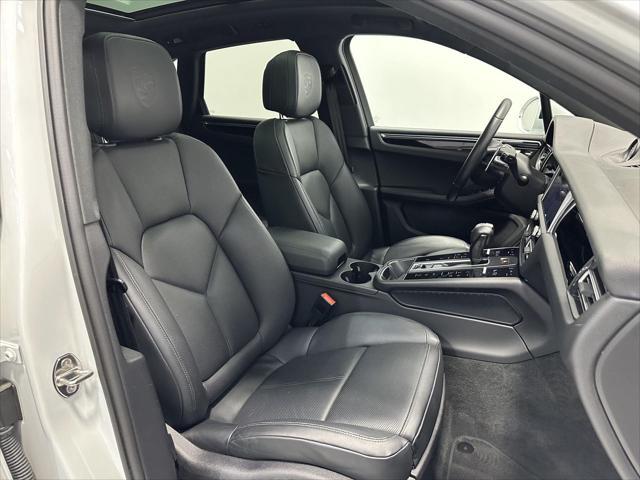 Photo of 2023 Carrara White Metallic Porsche Macan