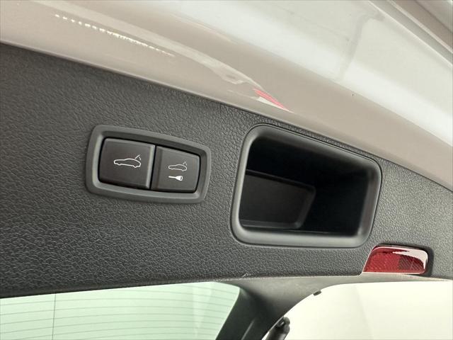 Photo of 2023 Carrara White Metallic Porsche Macan