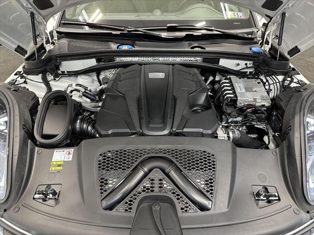 Photo of 2023 Carrara White Metallic Porsche Macan