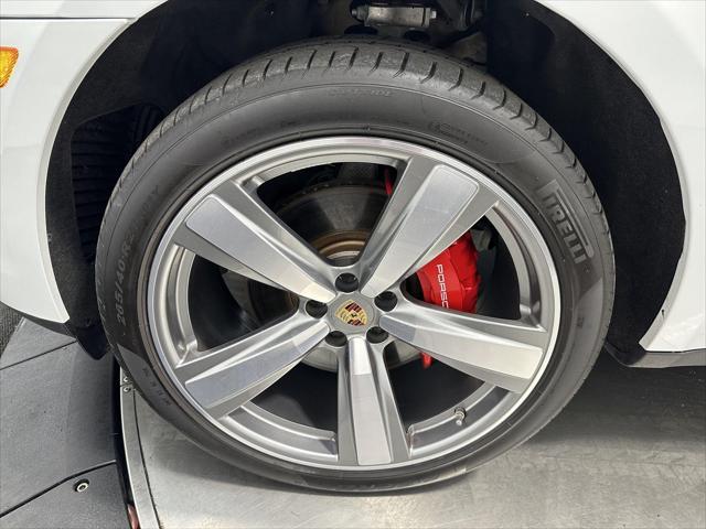 Photo of 2023 Carrara White Metallic Porsche Macan