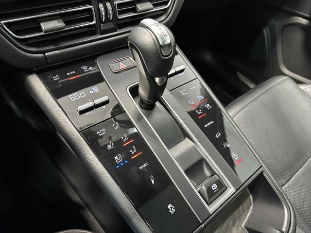 Photo of 2023 Carrara White Metallic Porsche Macan