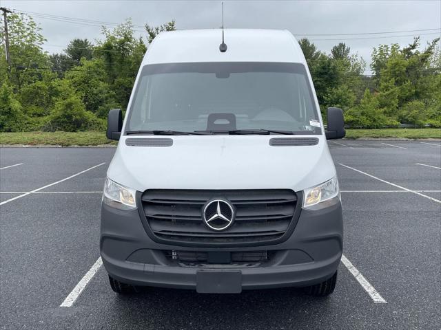 Photo of 2025 Arctic White Mercedes-Benz Sprinter 2500