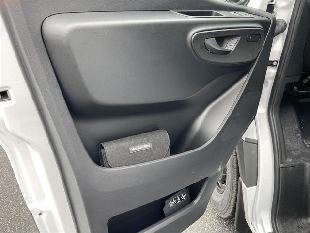Photo of 2025 Arctic White Mercedes-Benz Sprinter 2500