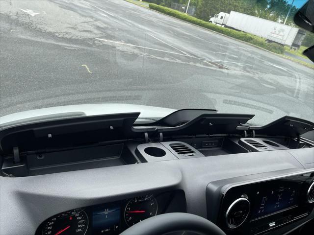 Photo of 2025 Arctic White Mercedes-Benz Sprinter 2500