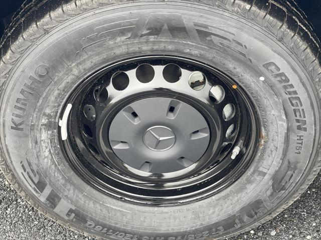 Photo of 2025 Arctic White Mercedes-Benz Sprinter 2500