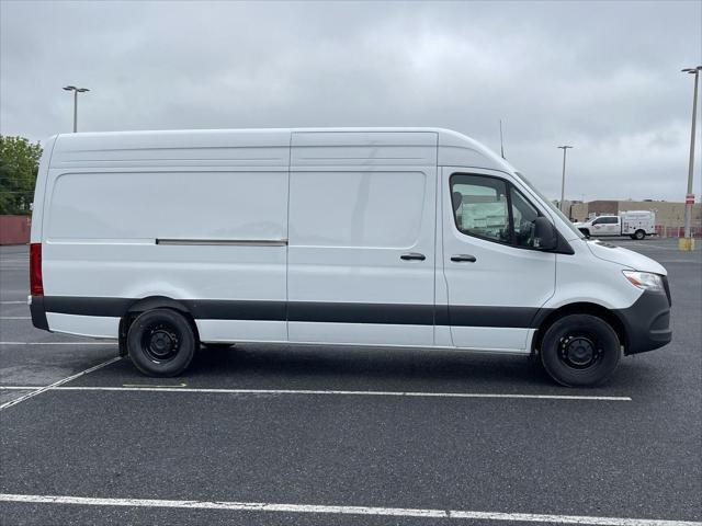 Photo of 2025 Arctic White Mercedes-Benz Sprinter 2500