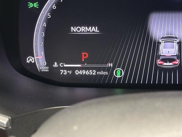 Photo of 2023 Platinum White Pearl Acura MDX