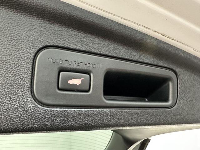 Photo of 2023 Platinum White Pearl Acura MDX