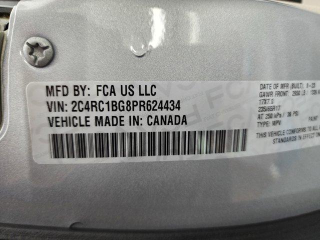 Photo of 2023 Silver Mist Clearcoat Chrysler Pacifica