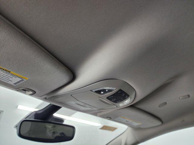 Photo of 2023 Silver Mist Clearcoat Chrysler Pacifica