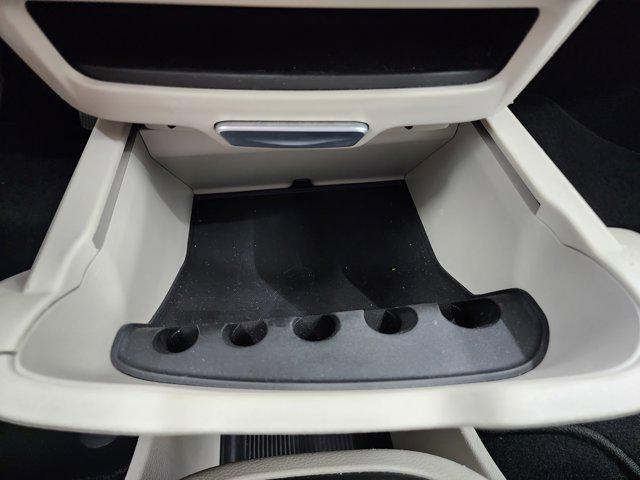 Photo of 2023 Silver Mist Clearcoat Chrysler Pacifica