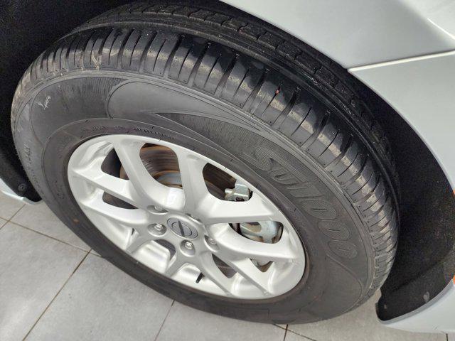 Photo of 2023 Silver Mist Clearcoat Chrysler Pacifica