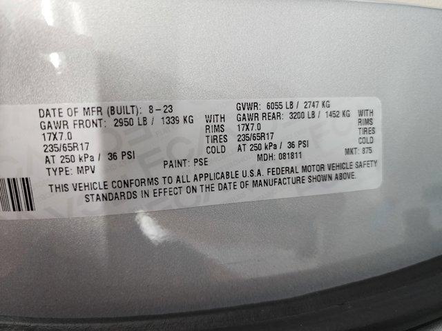 Photo of 2023 Silver Mist Clearcoat Chrysler Pacifica