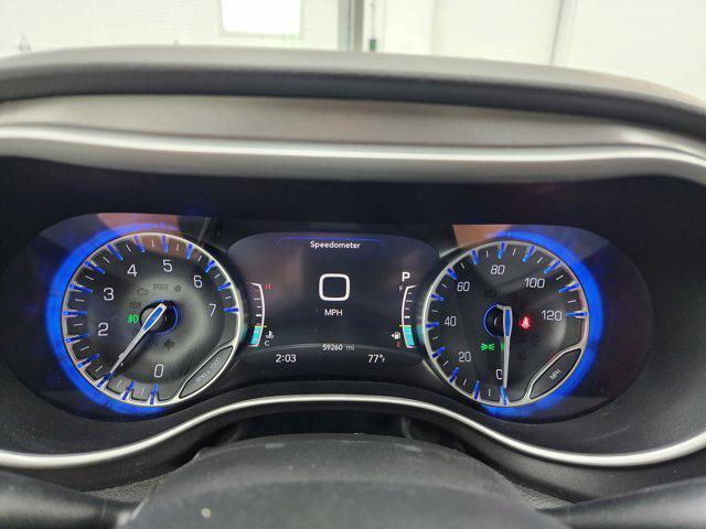 Photo of 2023 Silver Mist Clearcoat Chrysler Pacifica
