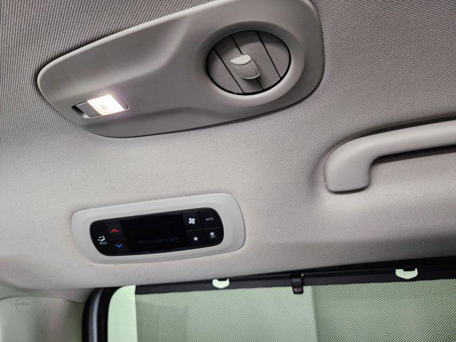 Photo of 2023 Silver Mist Clearcoat Chrysler Pacifica